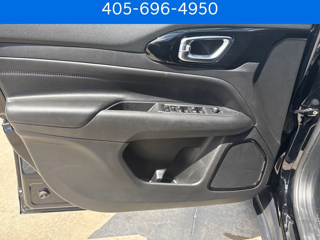 Used 2026 Jeep Compass Latitude AWD/4WD image 11