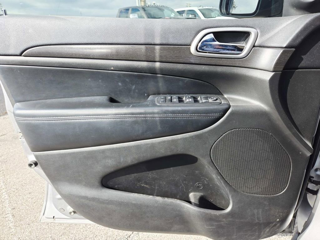 Used 2018 Jeep Grand Cherokee Laredo image 15