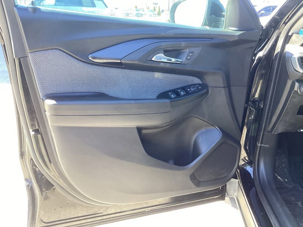 Used 2023 Chevrolet TrailBlazer LT w/ Convenience Package FWD image 10