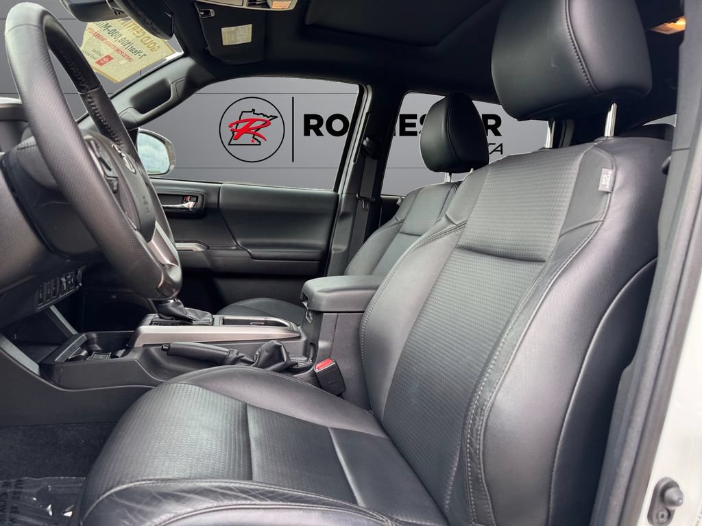 Certified 2022 Toyota Tacoma Limited AWD/4WD image 10