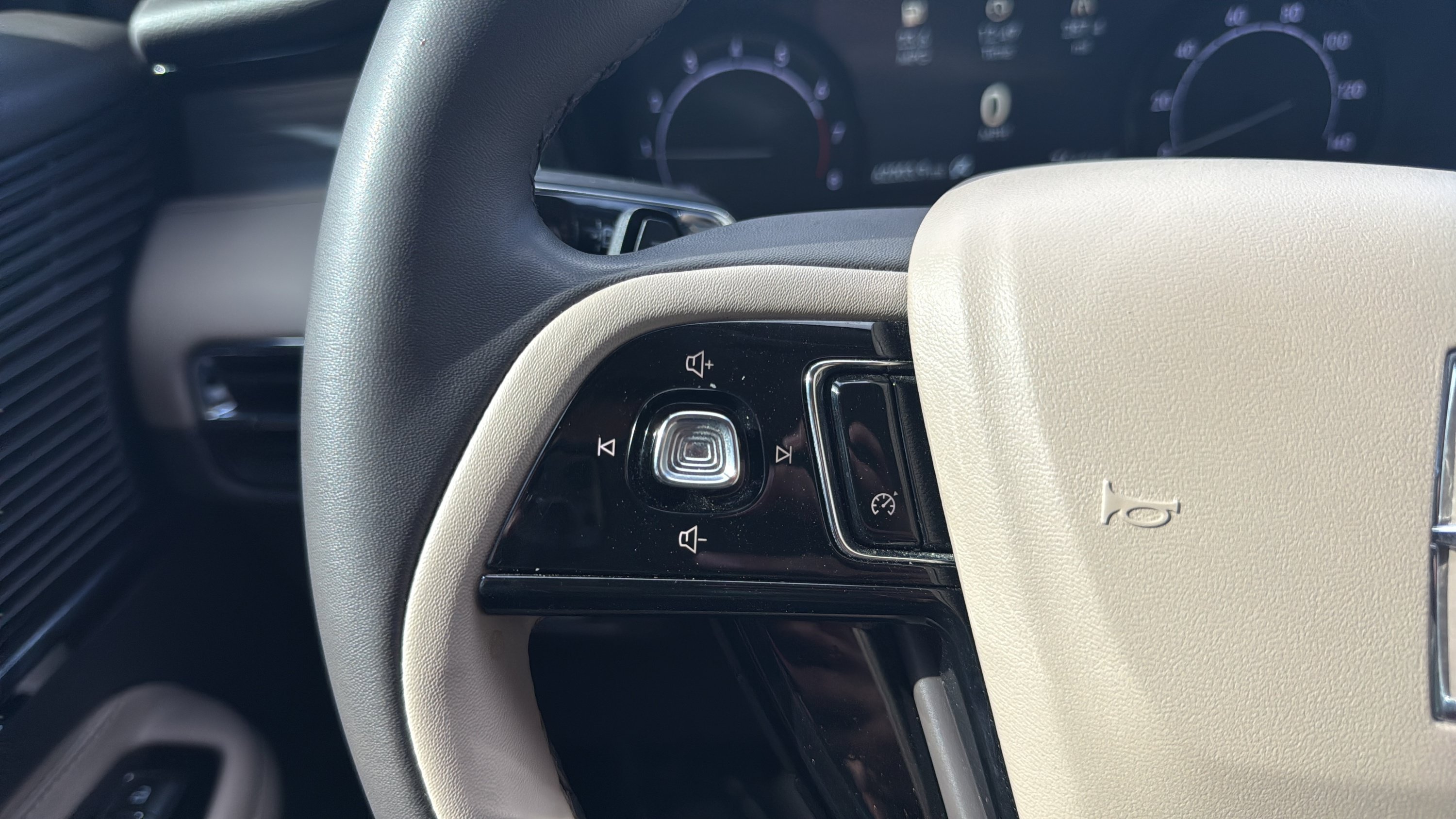 Used 2022 Lincoln Corsair FWD image 13