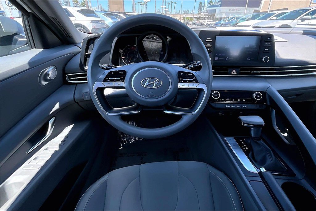Certified 2022 Hyundai Elantra SEL FWD image 8