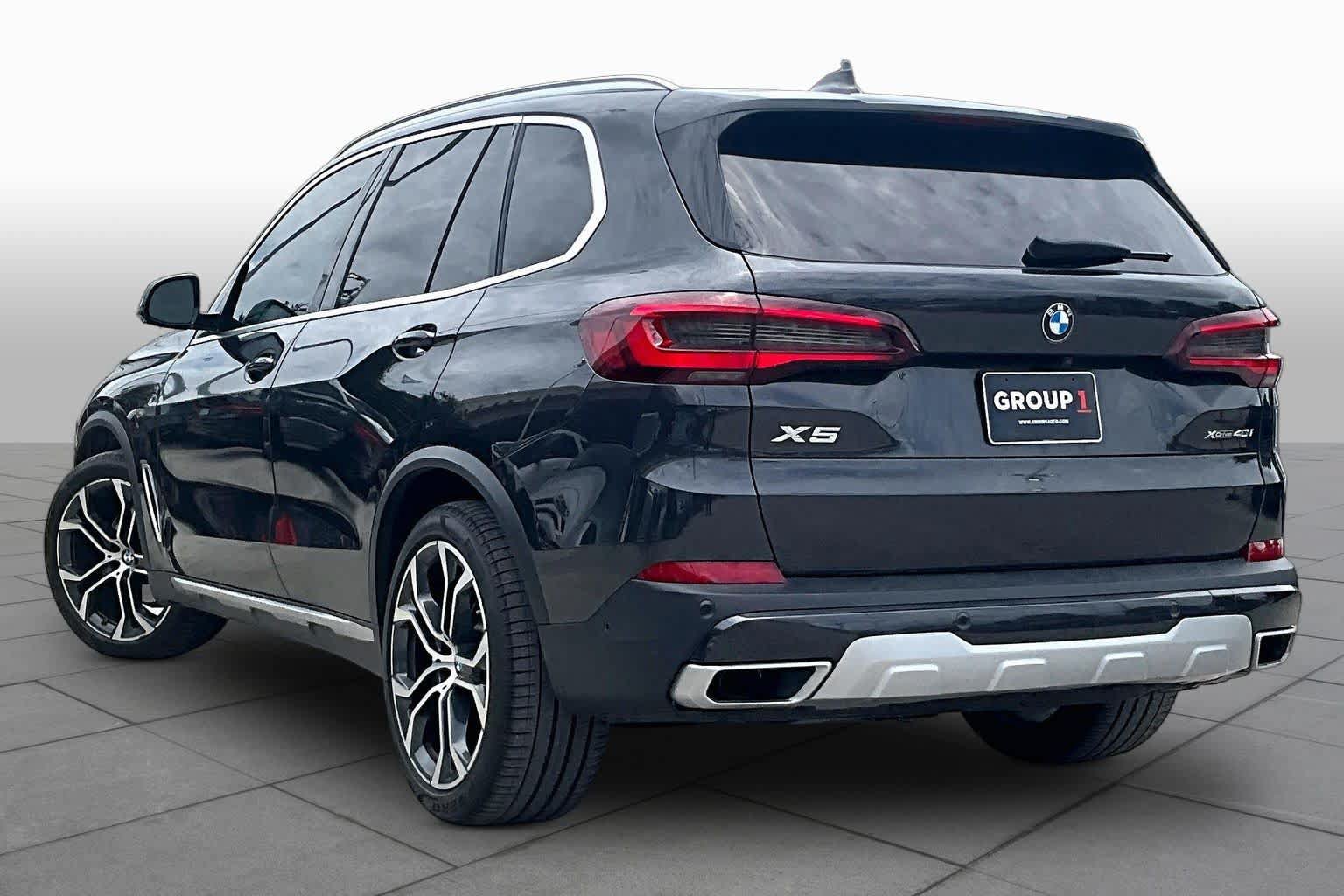 Used 2022 BMW X5 xDrive40i w/ Parking Assistance Package AWD/4WD image 11
