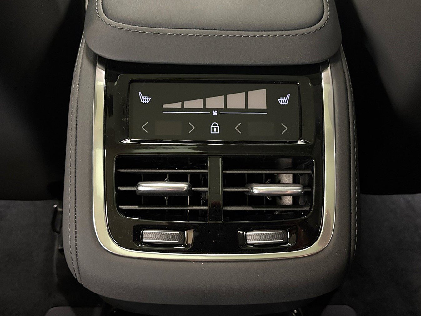 New 2026 Volvo XC90 B6 Ultra w/ Protection Package AWD/4WD image 37