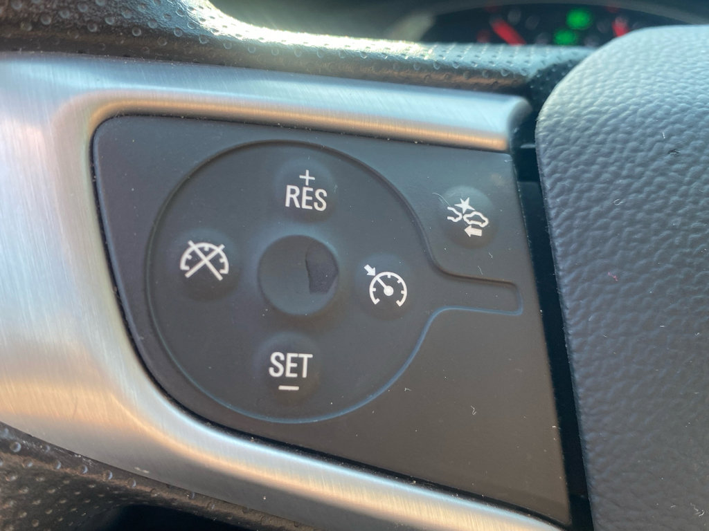 Used 2023 GMC Acadia SLE image 24