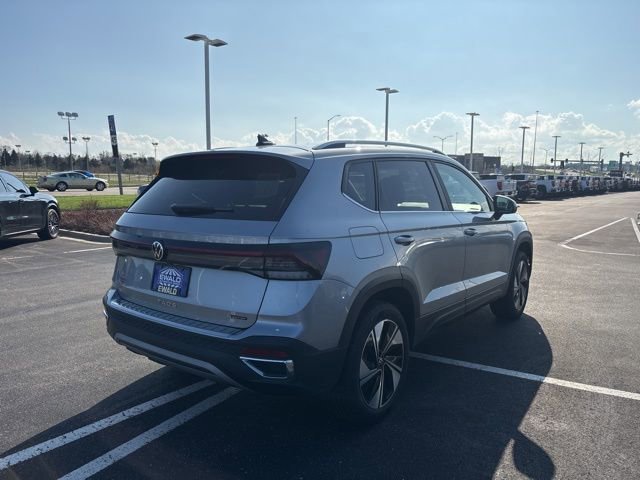 Used 2025 Volkswagen Taos SE w/ Panoramic Sunroof Package AWD/4WD image 6