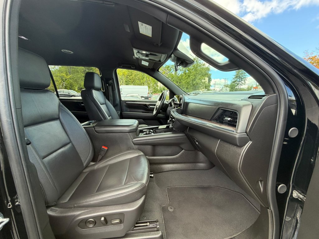 Used 2025 Chevrolet Suburban LT AWD/4WD image 18