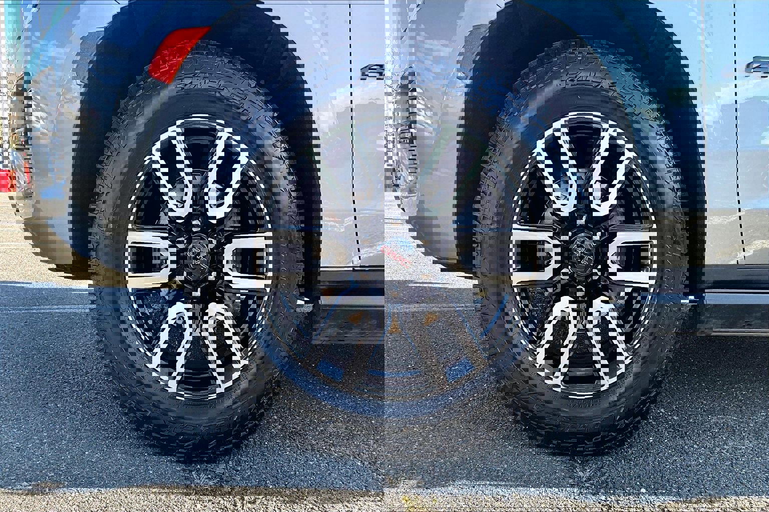 Used 2024 GMC Yukon AT4 w/ AT4 Premium Plus Package image 9