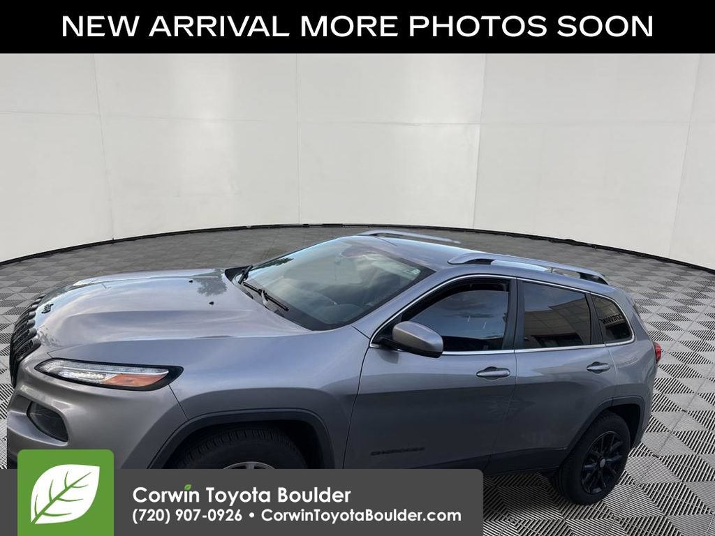 Used 2016 Jeep Cherokee Latitude w/ Safety/Convenience Group AWD/4WD image 4