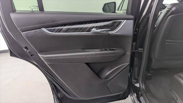Used 2025 Cadillac XT6 Premium Luxury FWD image 16