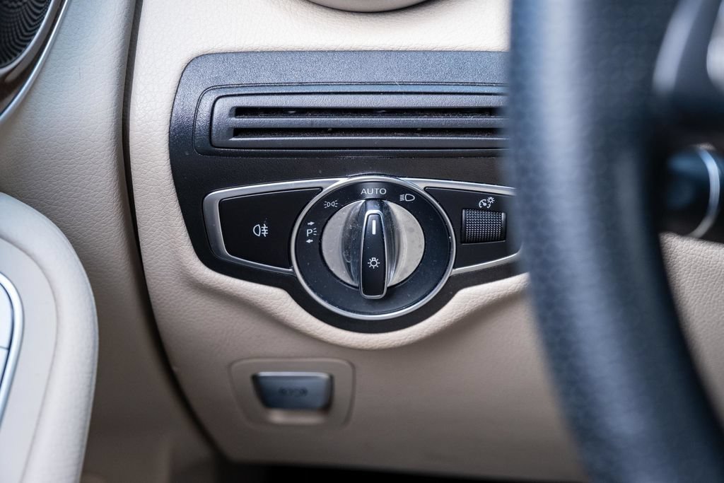 Used 2019 Mercedes-Benz GLC 300 4MATIC image 22