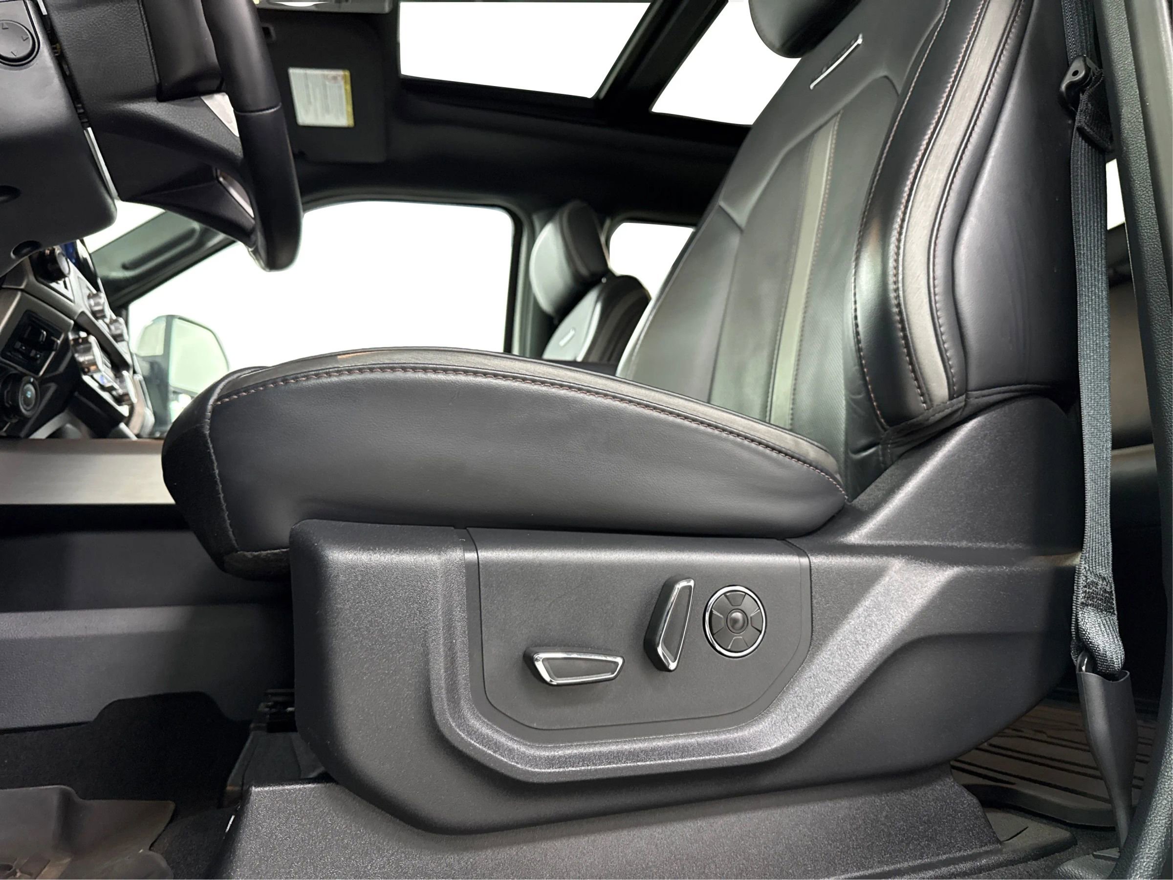 Used 2022 Ford F450 Platinum w/ FX4 Off-Road Package image 20