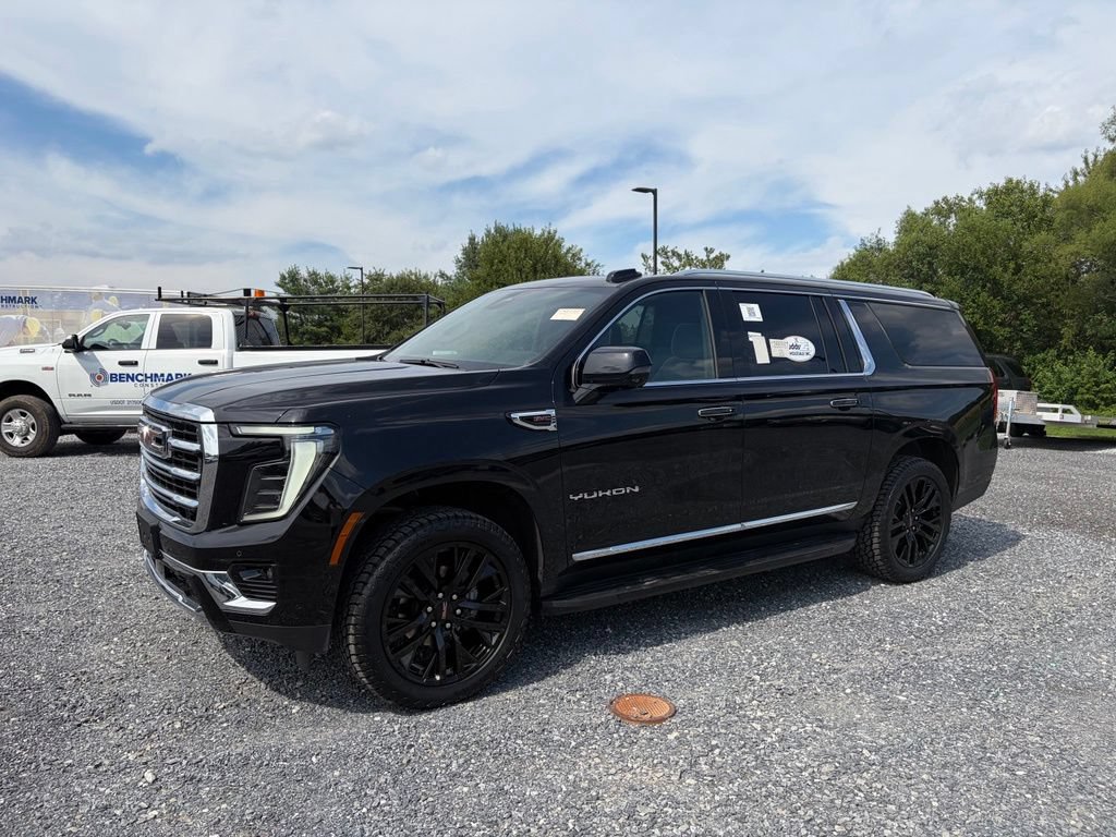 Used 2025 GMC Yukon XL Elevation AWD/4WD image 2