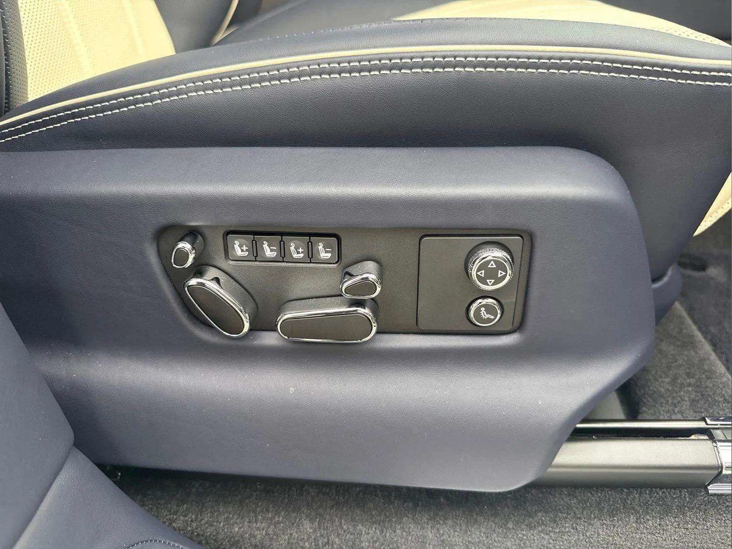 Certified 2025 Bentley Bentayga AWD/4WD image 16