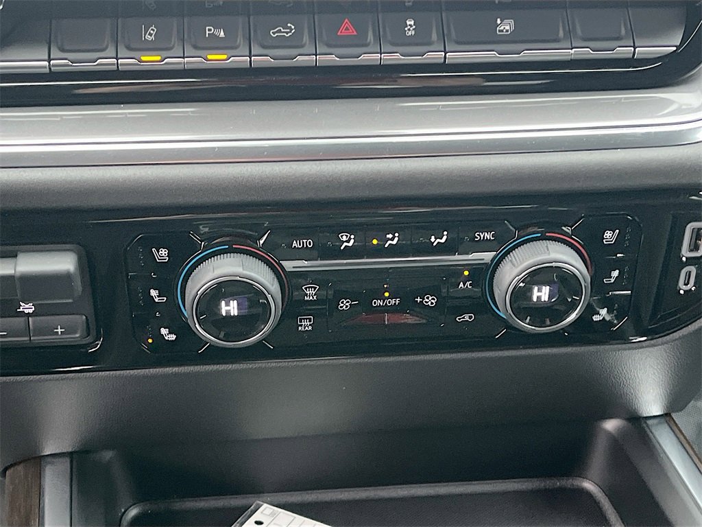 Used 2025 Chevrolet Silverado 3500 High Country image 16