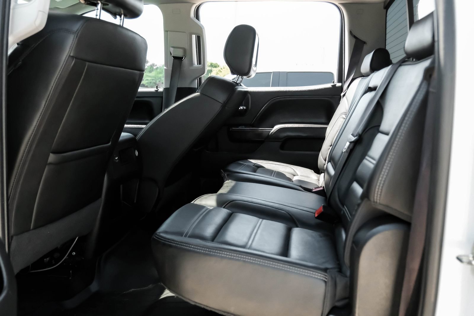 Used 2017 GMC Sierra 2500 Denali w/ Duramax Plus Package AWD/4WD image 37