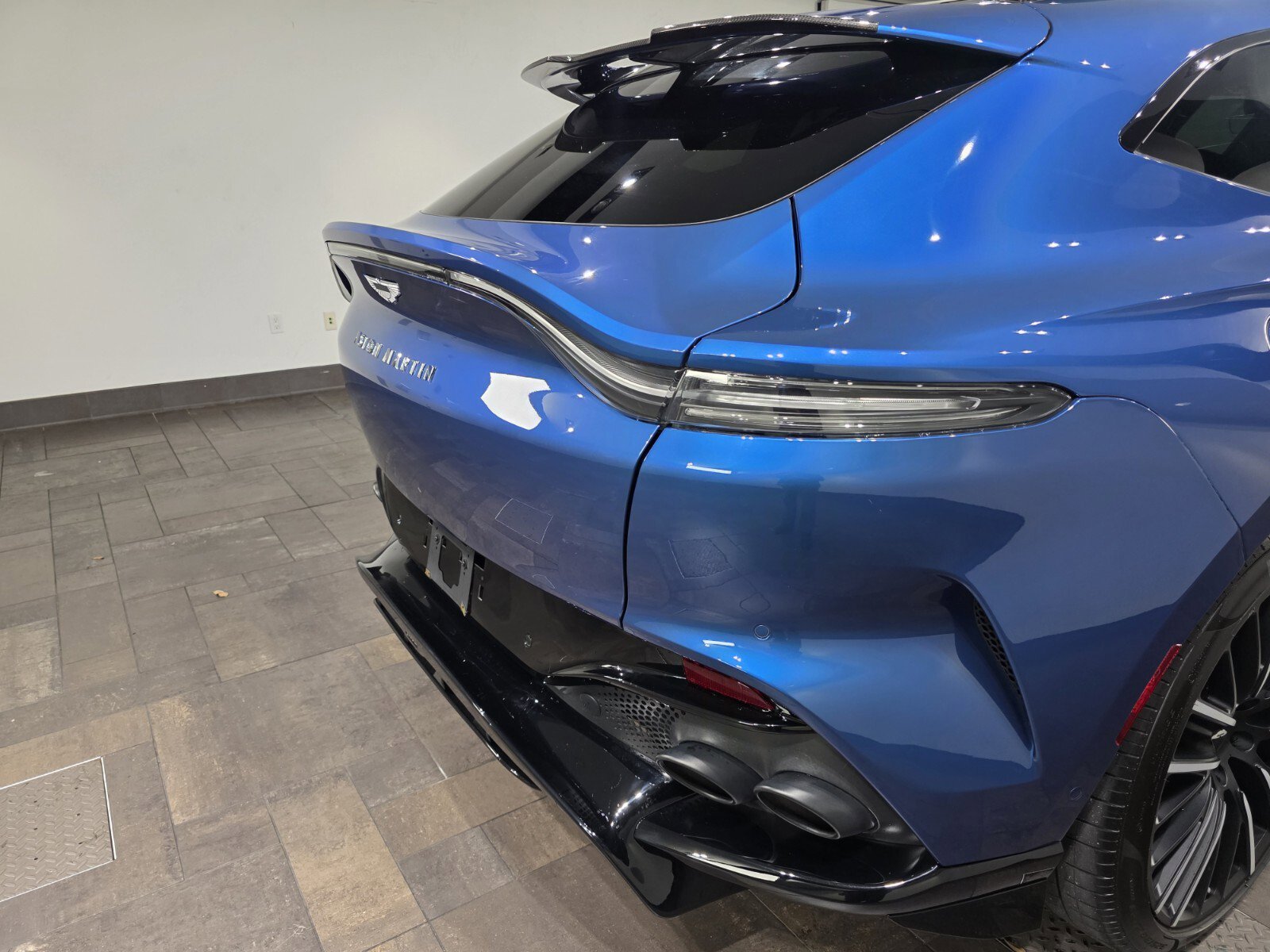 Used 2023 Aston Martin DBX 707 image 8