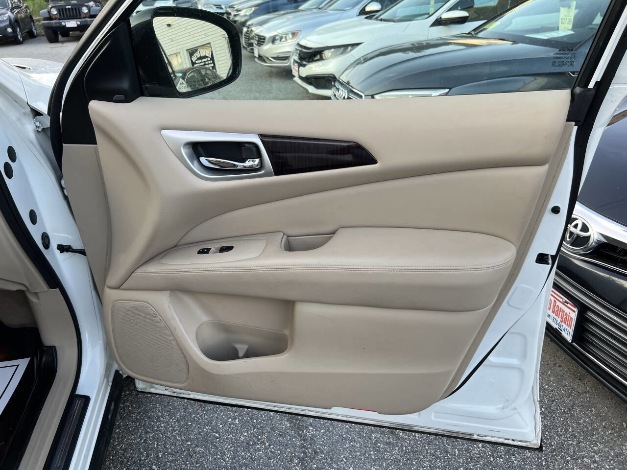 Used 2015 Nissan Pathfinder Platinum image 11