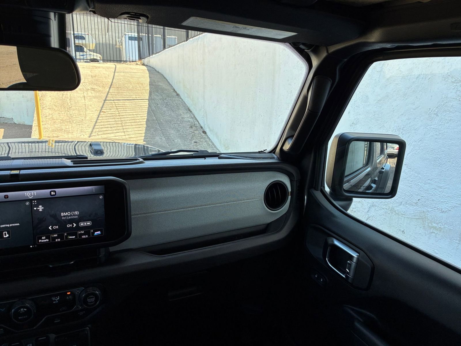 Used 2025 Jeep Wrangler Sport S image 34
