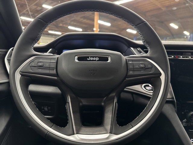 New 2025 Jeep Grand Cherokee Limited w/ Black Appearance Package image 16