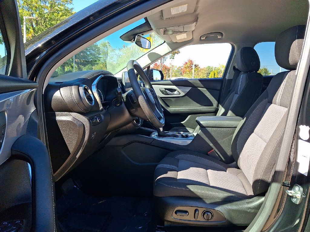 Used 2025 Chevrolet Blazer LT FWD image 13