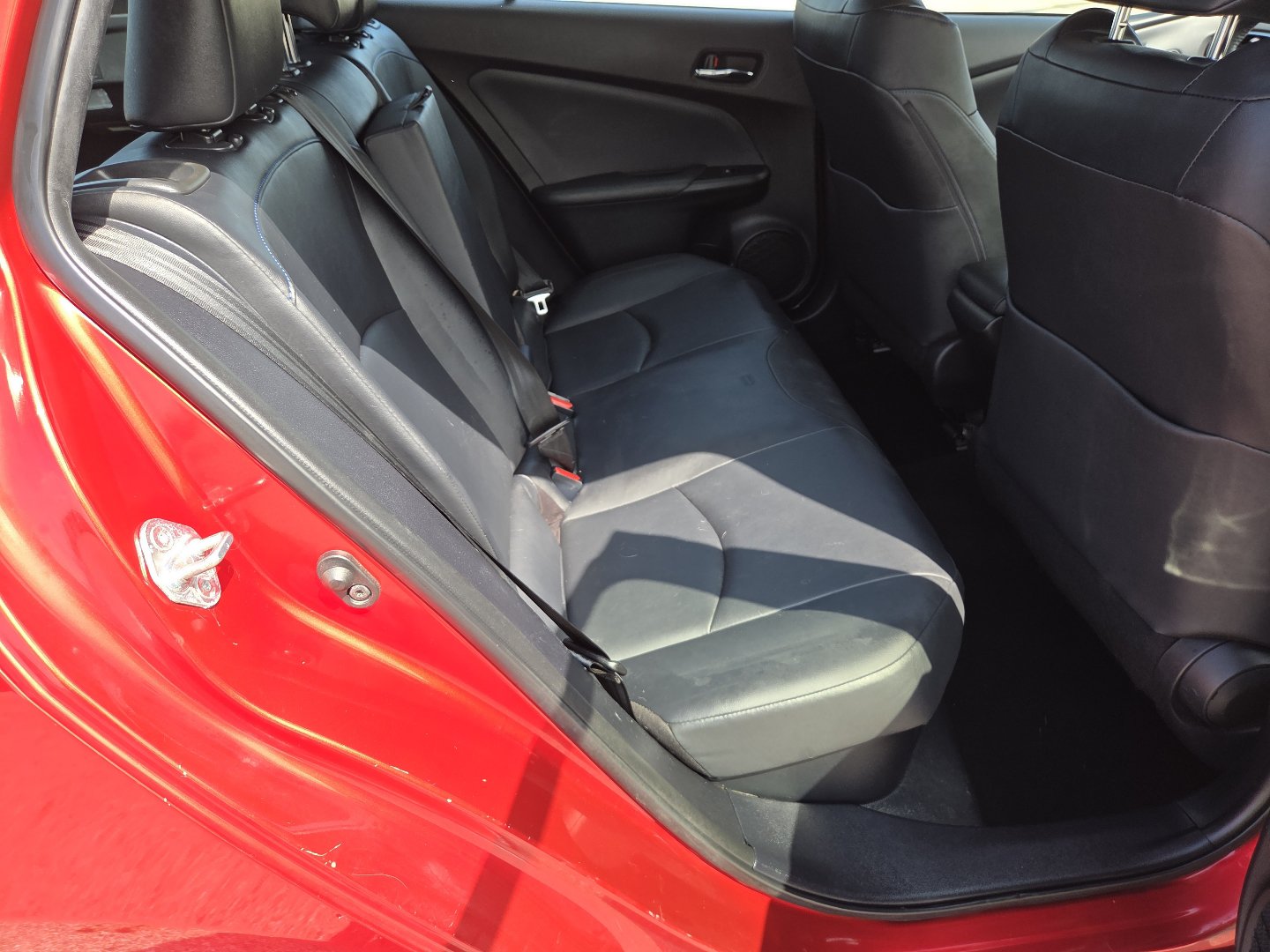 Used 2018 Toyota Prius Three Touring FWD image 19