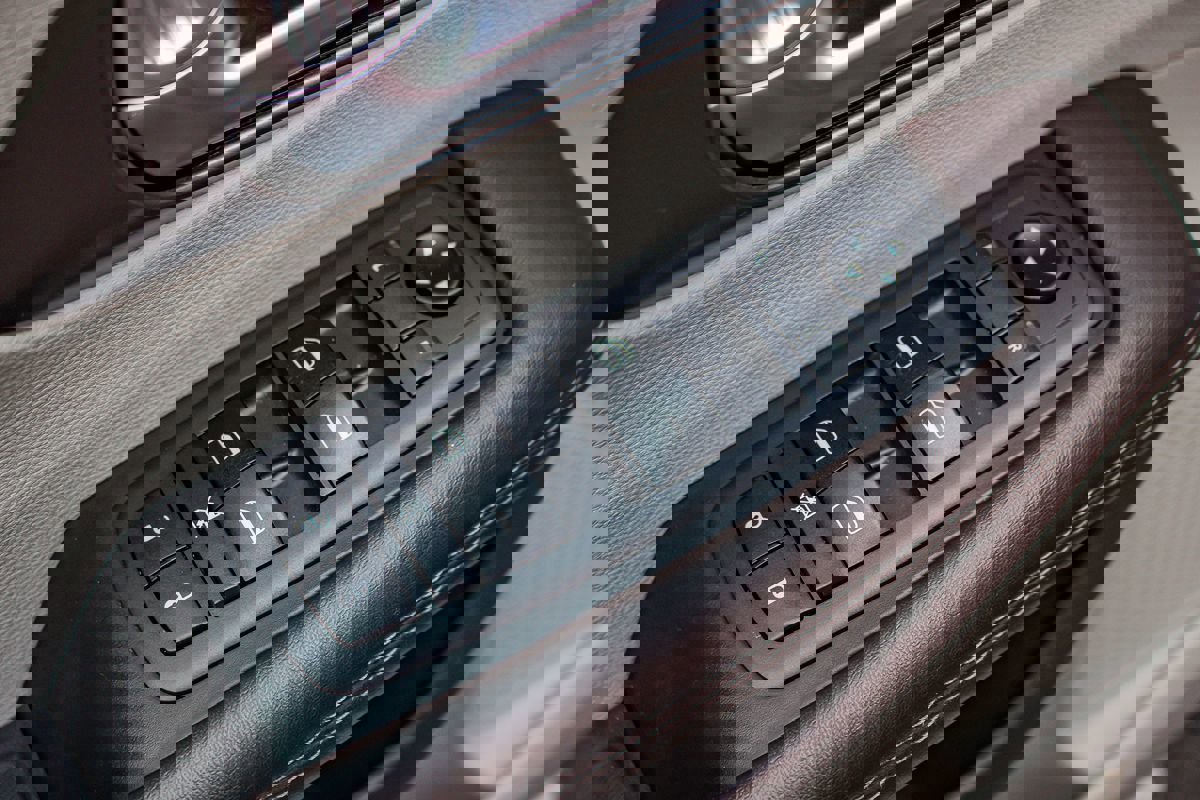 Used 2019 Chrysler Pacifica Touring-L image 14