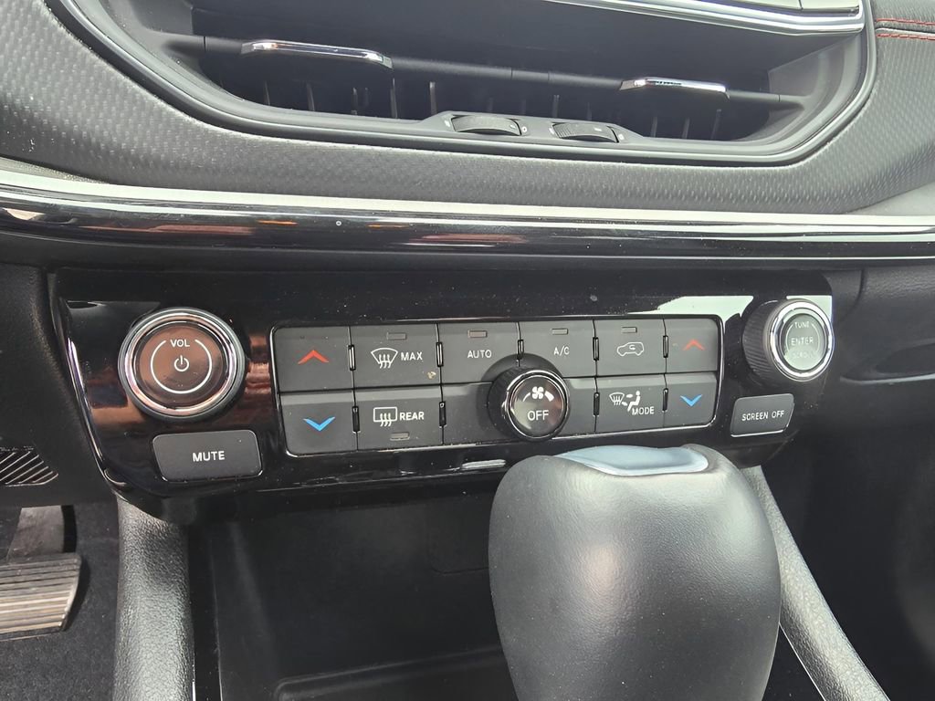 Used 2025 Jeep Compass Trailhawk AWD/4WD image 16