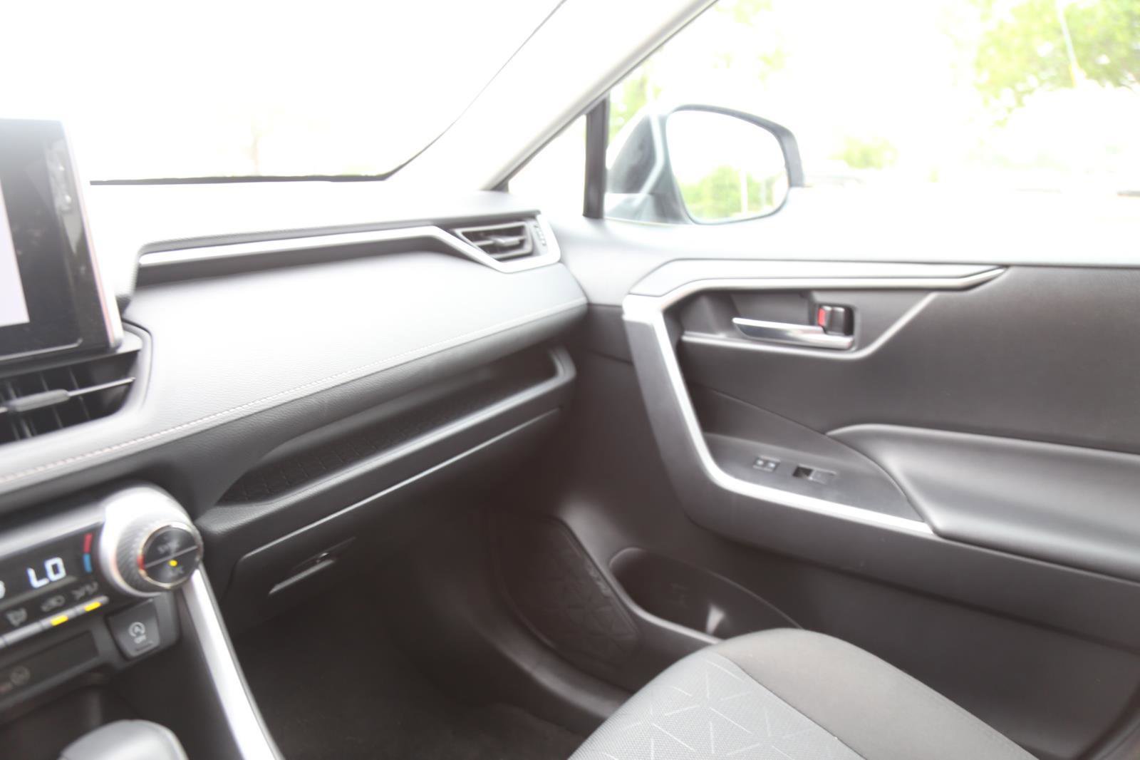 Used 2024 Toyota RAV4 XLE FWD image 14