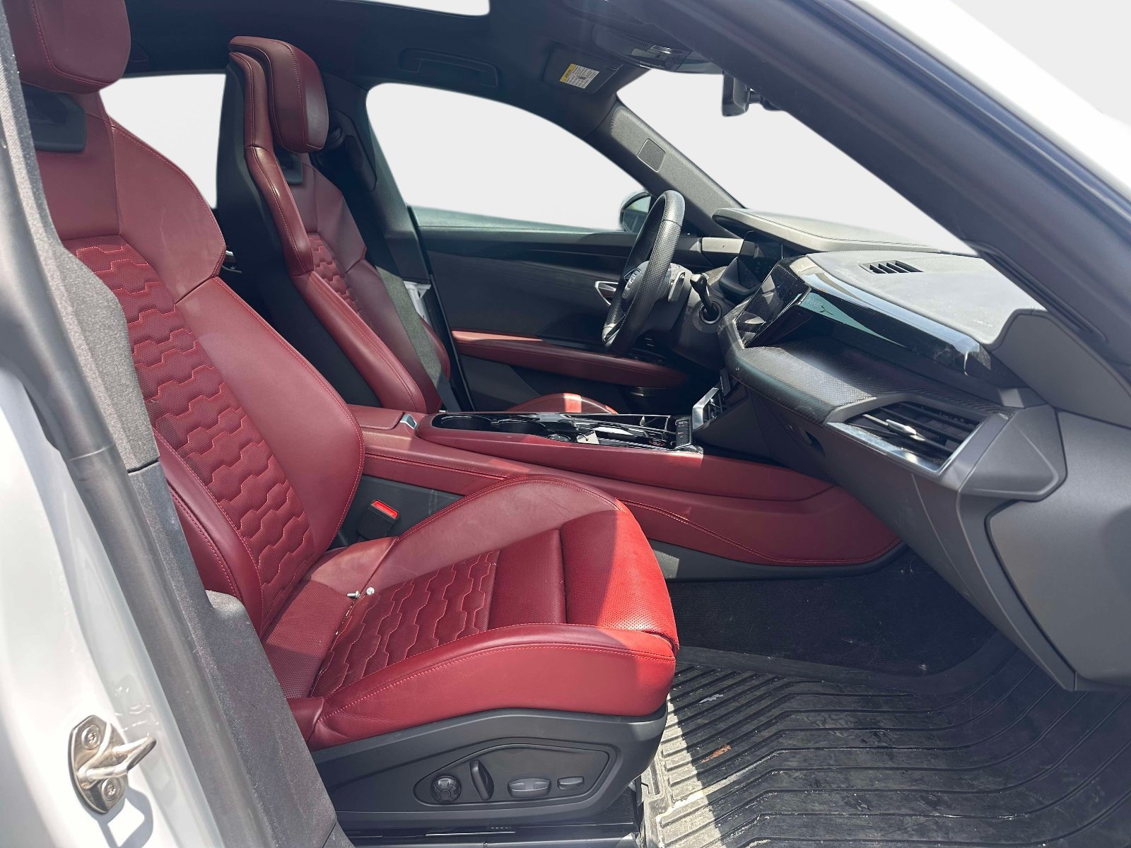 Used 2024 Audi e-tron GT Premium Plus w/ Performance Package AWD/4WD image 8