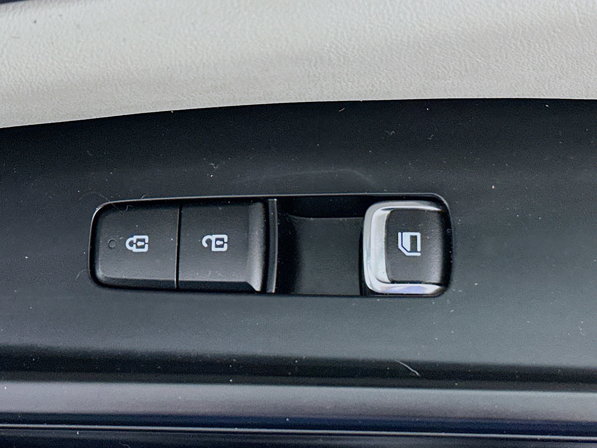 Used 2024 Kia Carnival LX image 29