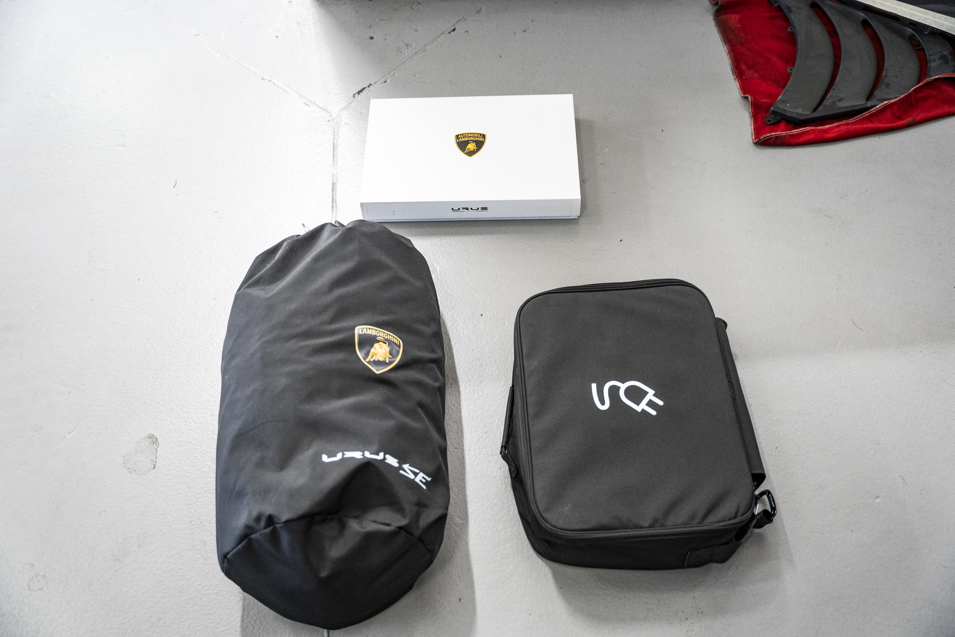 Used 2025 Lamborghini Urus SE AWD/4WD image 51