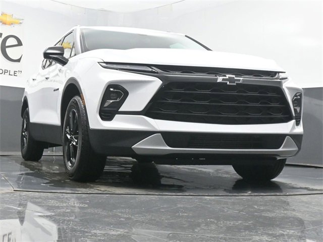 New 2025 Chevrolet Blazer LT w/ Midnight/Sport Edition image 3