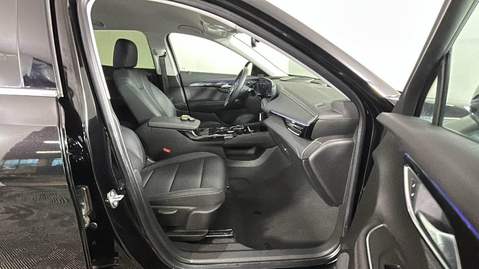 Used 2025 Buick Envision Preferred AWD/4WD image 34