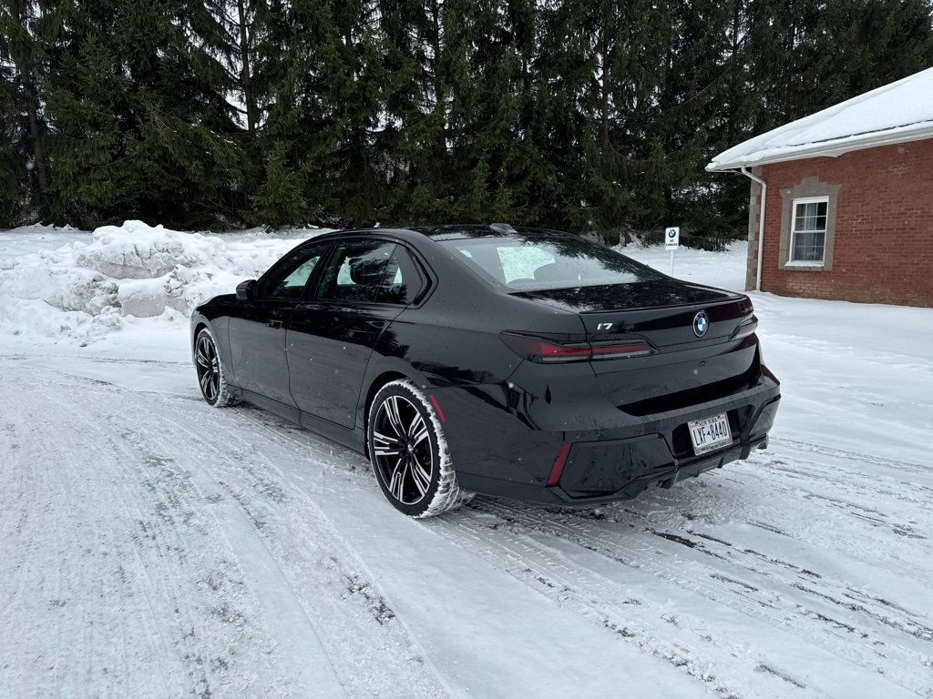 Used 2026 BMW i7 xDrive60 w/ Executive Package image 4