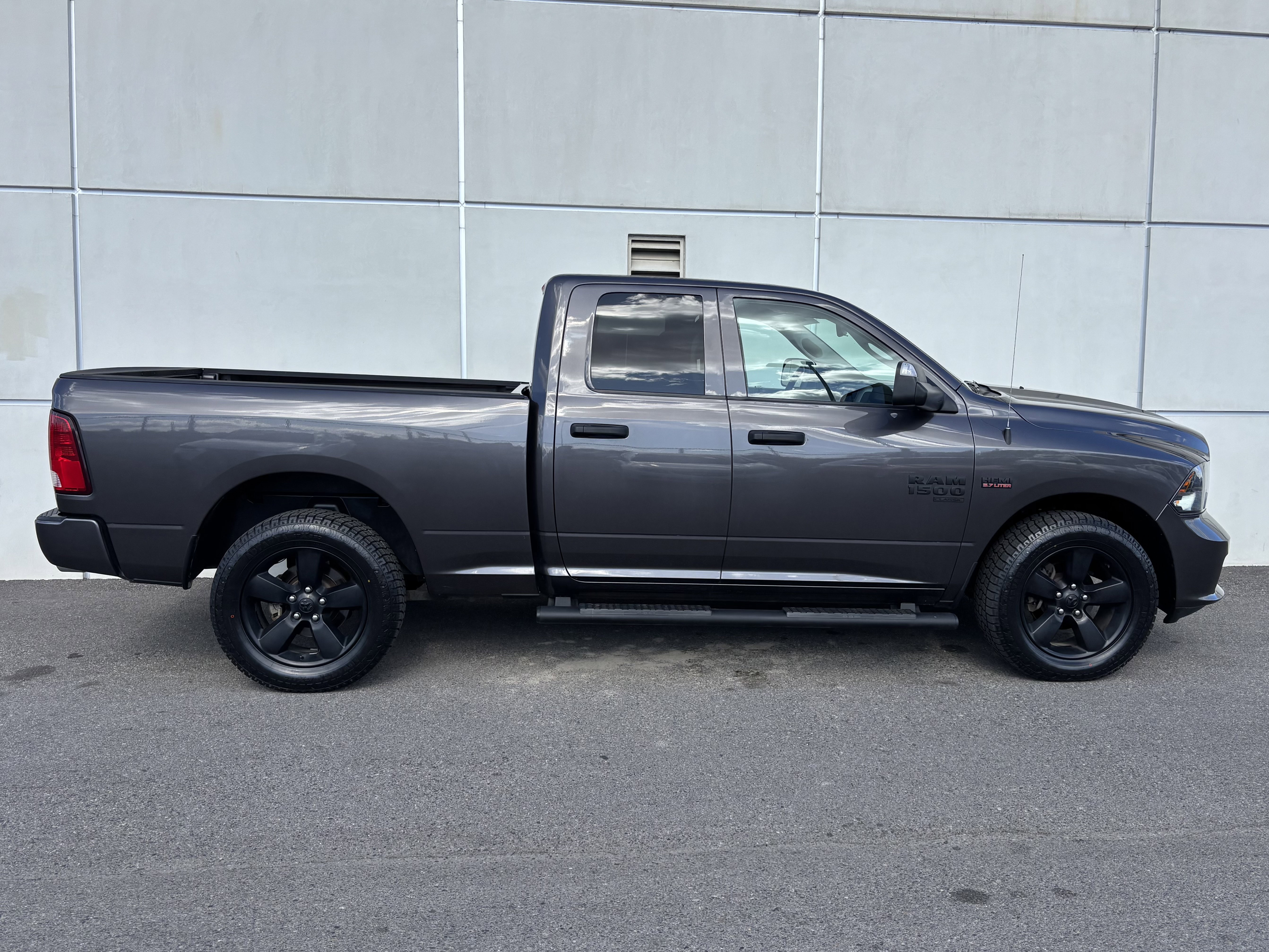 Used 2021 RAM 1500 Express image 3