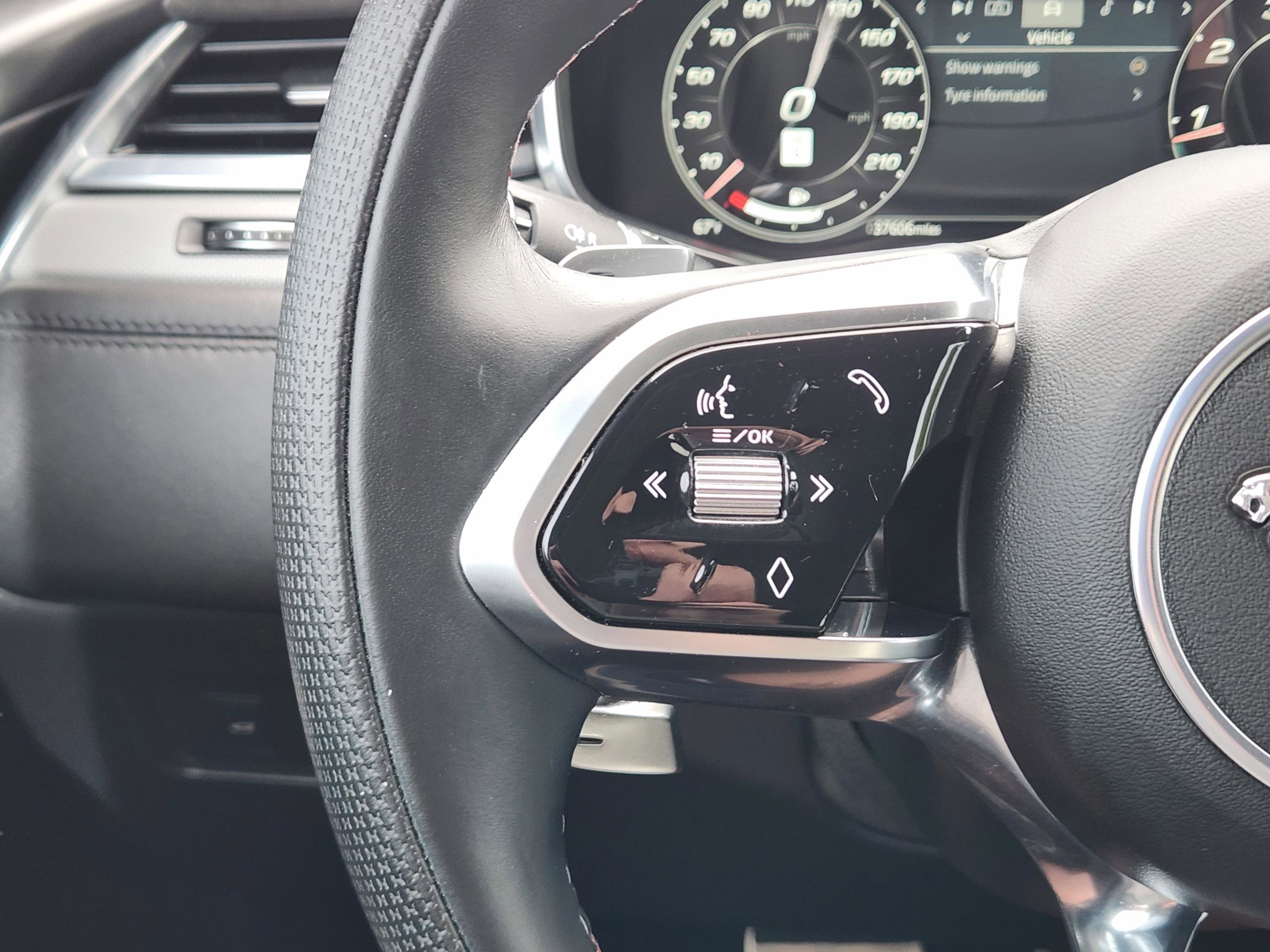 Used 2022 Jaguar F-PACE SVR image 22