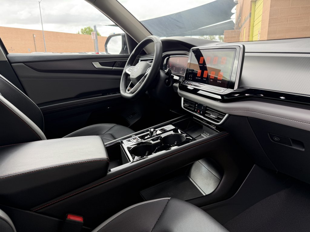 Used 2024 Volkswagen Atlas Peak Edition SE AWD/4WD image 44