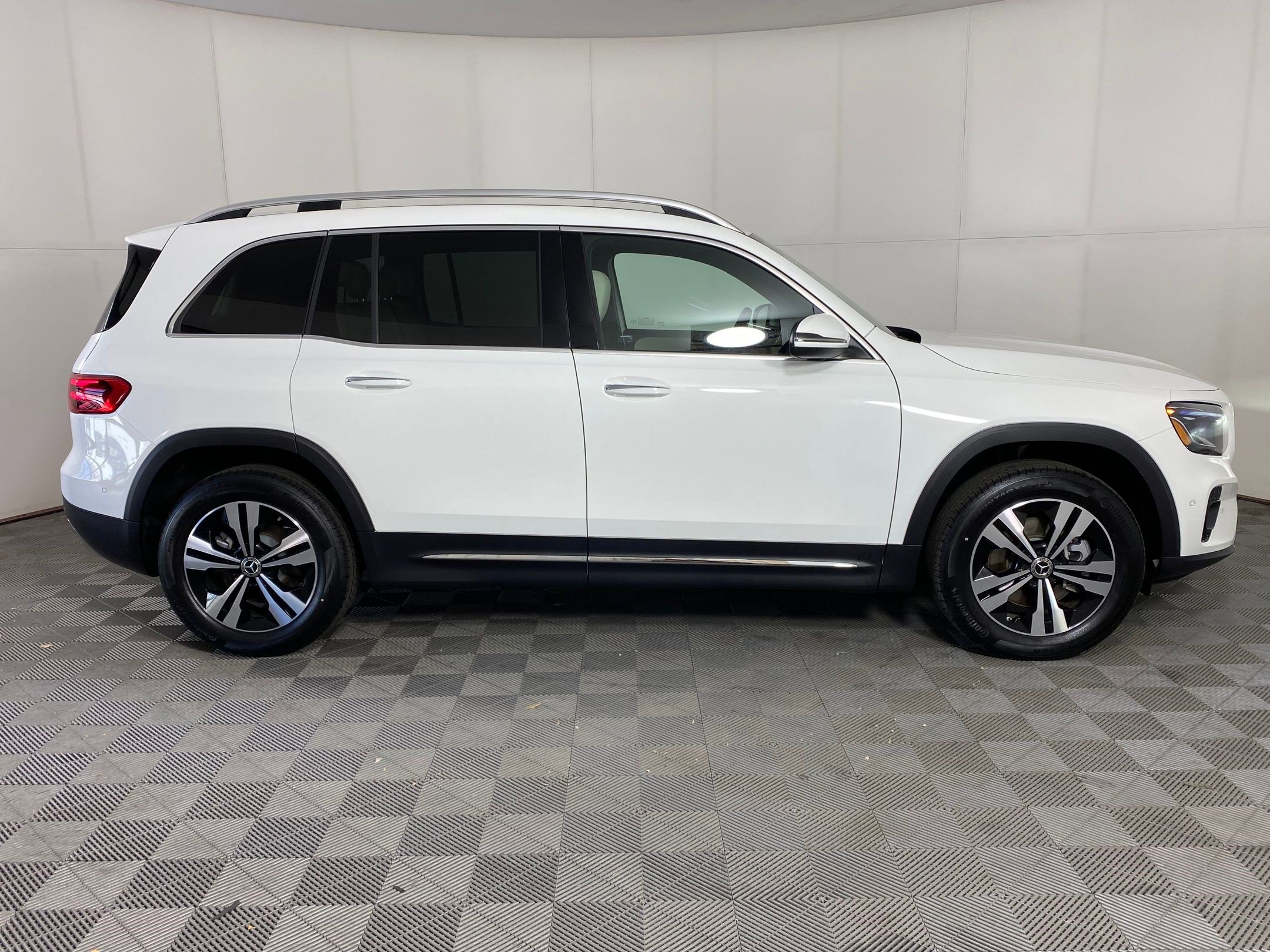 New 2025 Mercedes-Benz GLB 250 4MATIC image 7