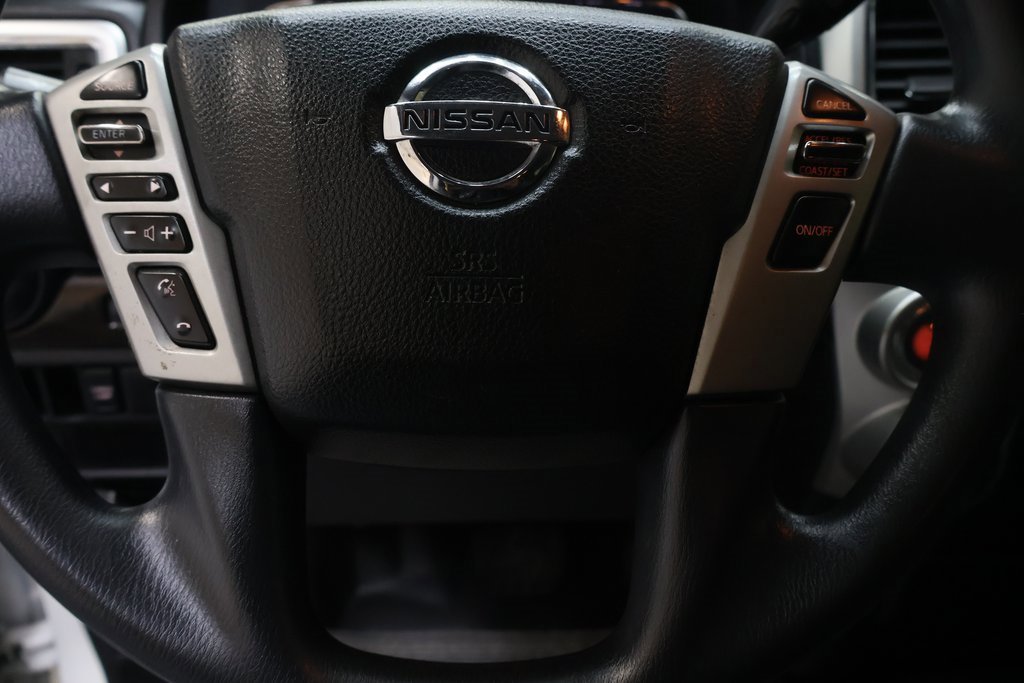 Used 2018 Nissan Titan SV image 18