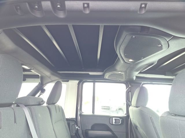 Used 2025 Jeep Wrangler Unlimited Sahara w/ Safety Group image 43