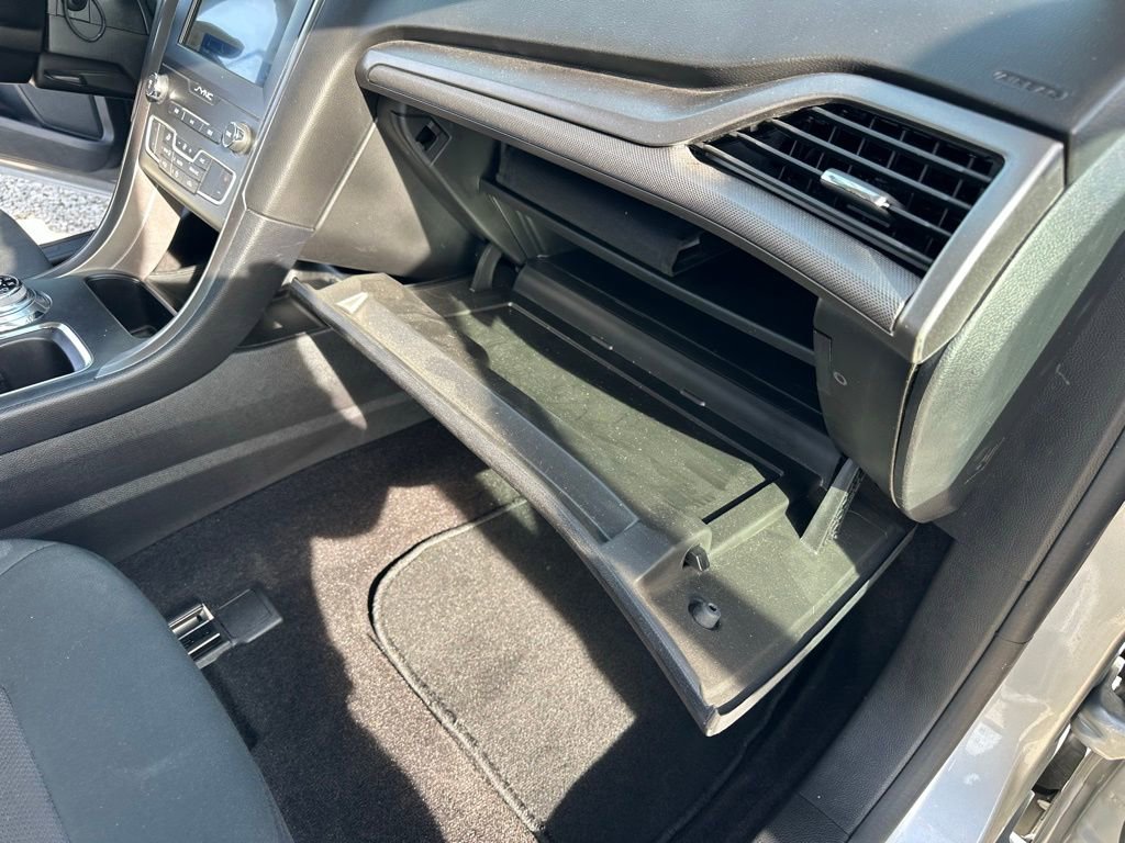 Used 2020 Ford Fusion SE image 32