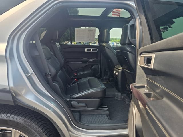 Used 2020 Ford Explorer XLT w/ Equipment Group 202A AWD/4WD image 18