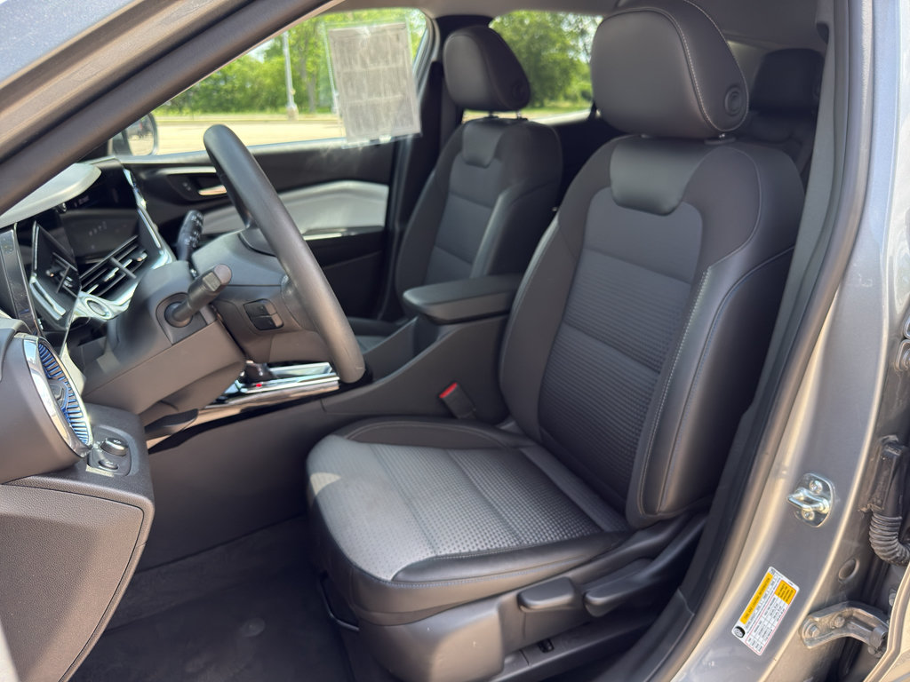 Used 2025 Chevrolet Trax LT FWD image 11