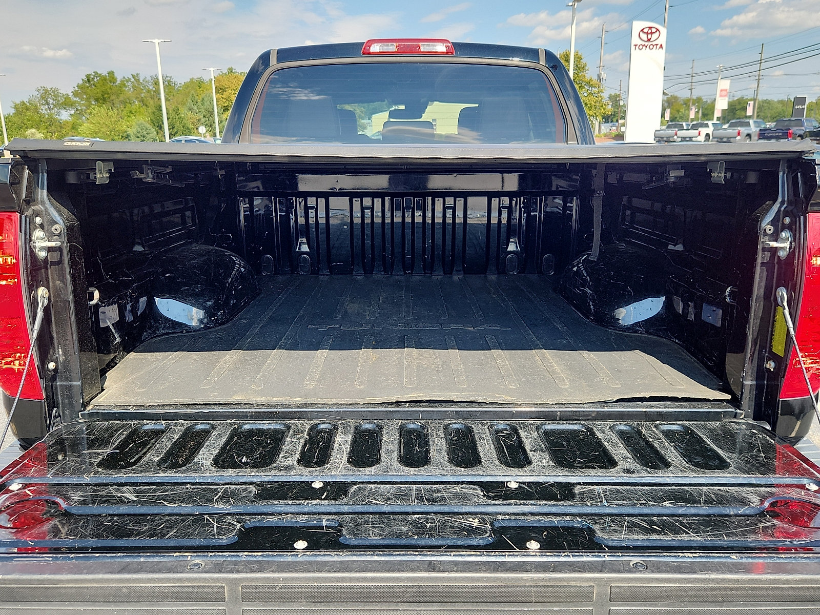 Used 2018 Toyota Tundra Platinum AWD/4WD image 34
