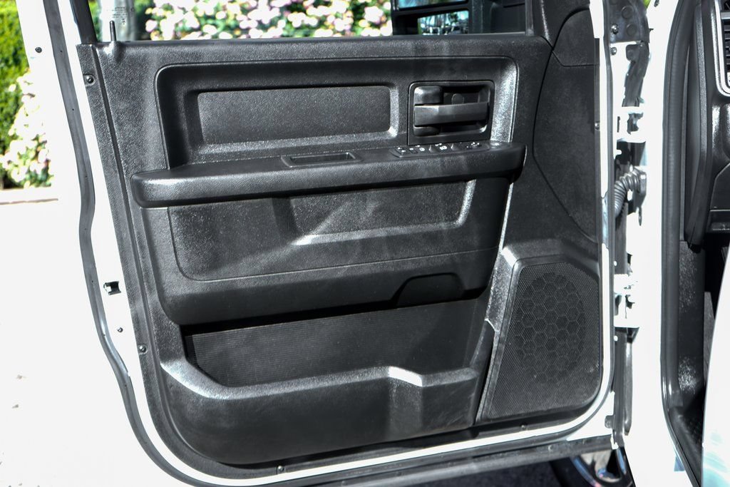 Used 2024 RAM 2500 Tradesman w/ Chrome Appearance Group RWD image 16