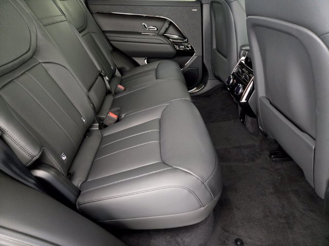 New 2026 Land Rover Range Rover Sport Dynamic SE AWD/4WD image 17