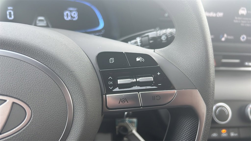 Certified 2024 Hyundai Elantra SE image 27