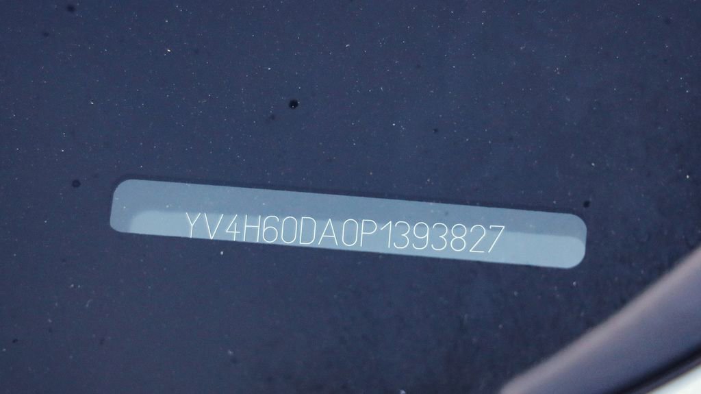 Used 2023 Volvo XC60 T8 Ultimate w/ Climate Package image 31