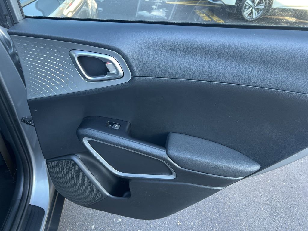 Certified 2022 Kia Soul LX w/ Technology Package image 16